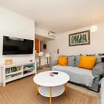 B06 - Top-floor Marina 2 Bed * ラゴス