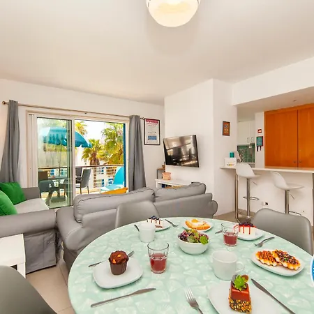 Top-floor Marina 2 Bed Lägenhet *