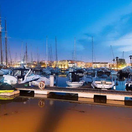 B06 - Top-floor Marina 2 Bed * Lagos