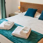 B06 - Top-floor Marina 2 Bed *