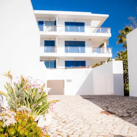 B06 - Top-floor Marina 2 Bed *