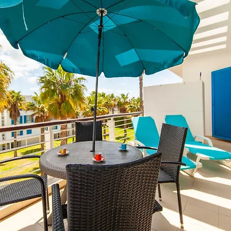 B06 - Top-floor Marina 2 Bed