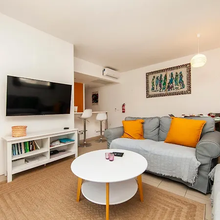 B06 - Top-floor Marina 2 Bed * Lagos