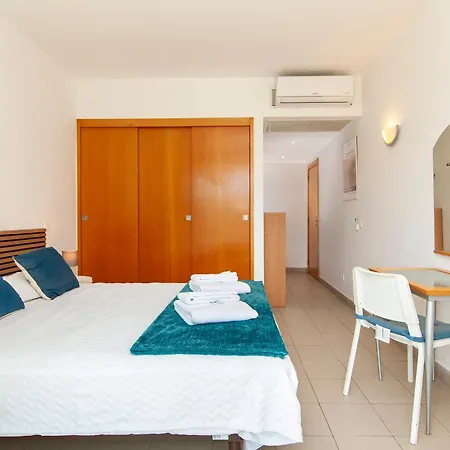B06 - Top-floor Marina 2 Bed *