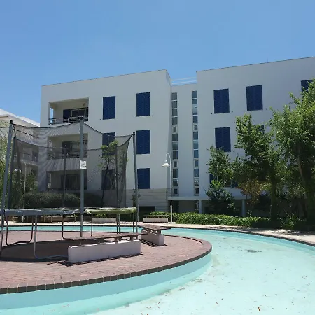 B06 - Top-floor Marina 2 Bed Apartment