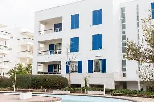 B06 - Top-floor Marina 2 Bed *