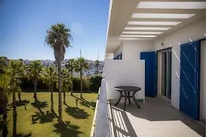 B06 - Top-floor Marina 2 Bed Apartment