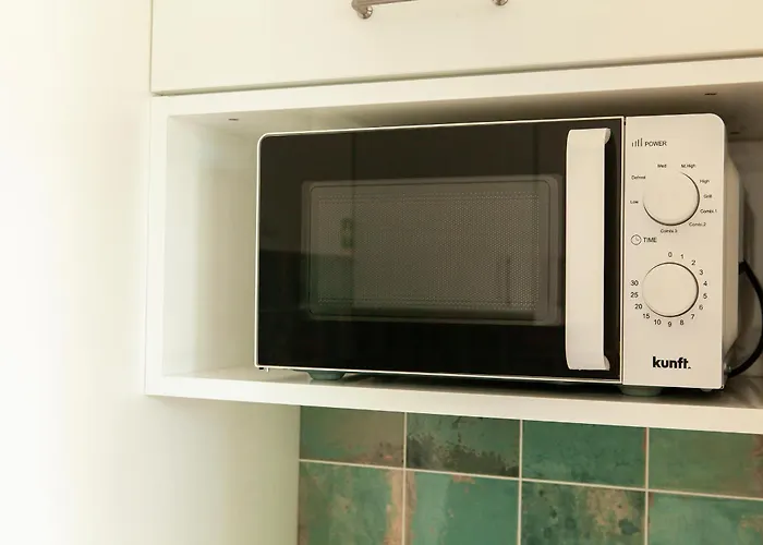 B06 - Top-floor Marina 2 Bed Apartment Lagos