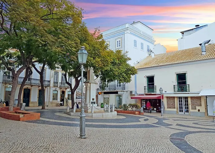 B06 - Top-floor Marina 2 Bed *