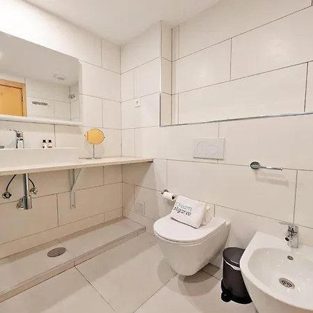 B06 - Top-floor Marina 2 Bed *