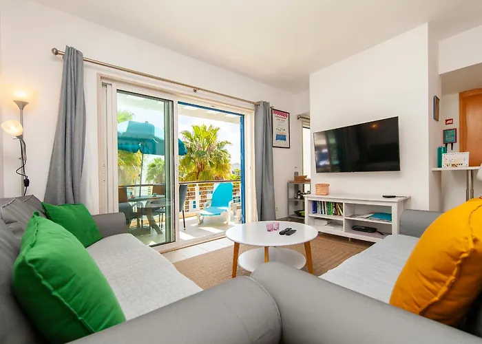 Apartment B06 - Top-floor Marina 2 Bed *