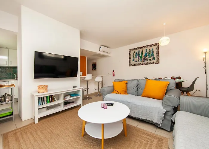 B06 - Top-floor Marina 2 Bed * Lagos