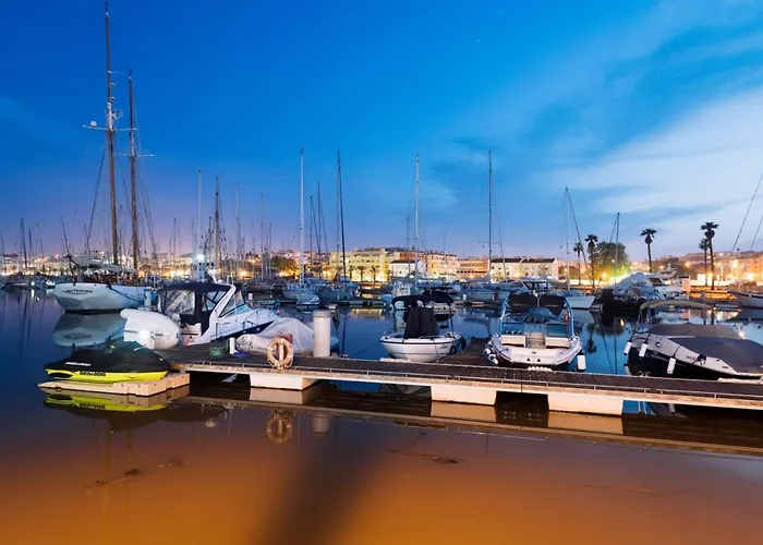 B06 - Top-floor Marina 2 Bed * Lagos