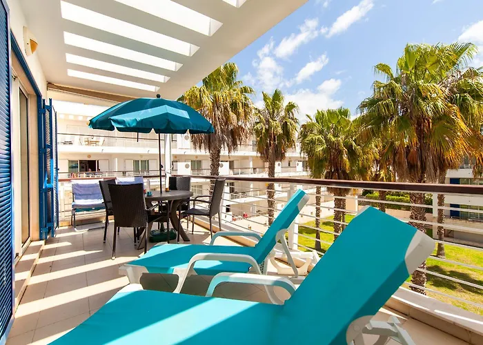 B06 - Top-floor Marina 2 Bed Apartamento *